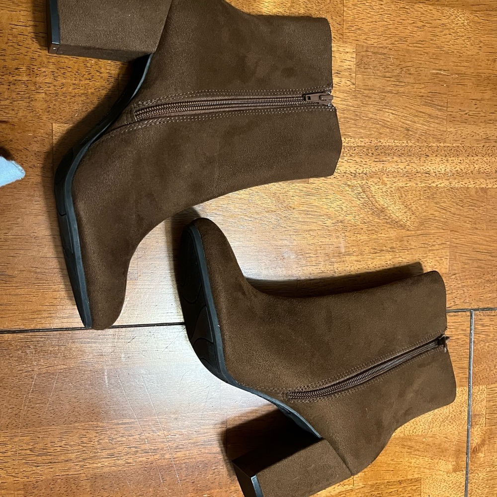 NWOT Christian Siriano brown boots - Picture 6 of 7